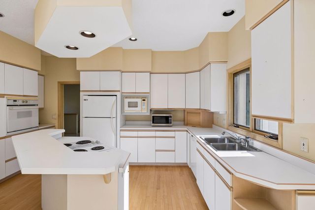 5915 Sweetwater Circle, Excelsior, MN 55331