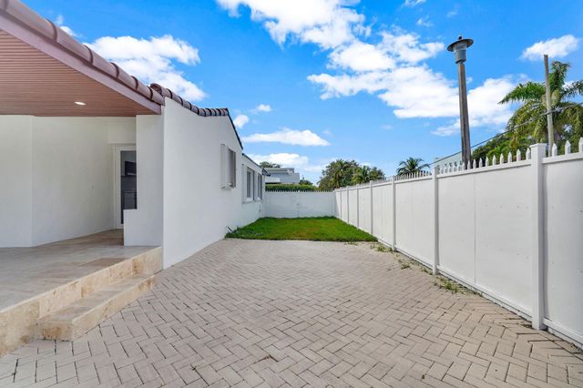 2291 SW 17th St, Miami, FL 33145