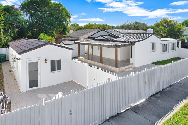 2291 SW 17th St, Miami, FL 33145