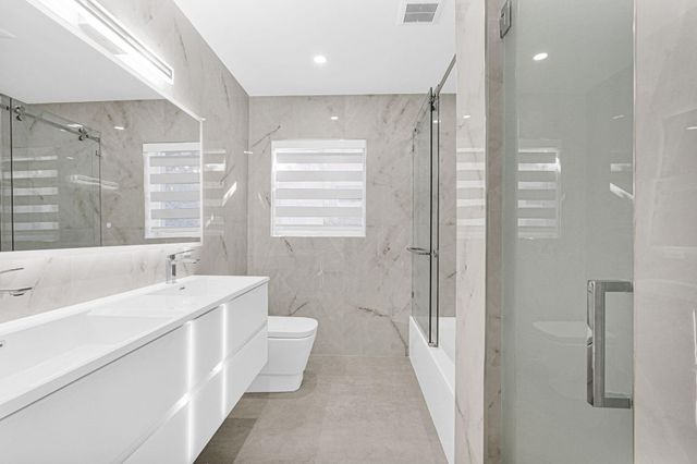 2291 SW 17th St, Miami, FL 33145