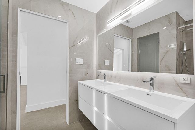 2291 SW 17th St, Miami, FL 33145