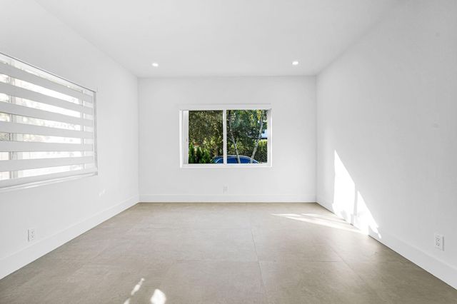 2291 SW 17th St, Miami, FL 33145