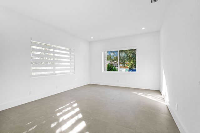 2291 SW 17th St, Miami, FL 33145