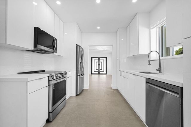 2291 SW 17th St, Miami, FL 33145