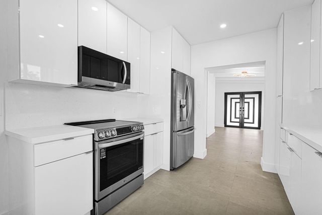 2291 SW 17th St, Miami, FL 33145