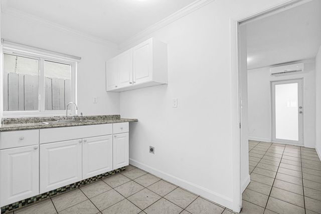 2291 SW 17th St, Miami, FL 33145