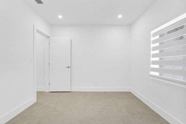 2291 SW 17th St, Miami, FL 33145