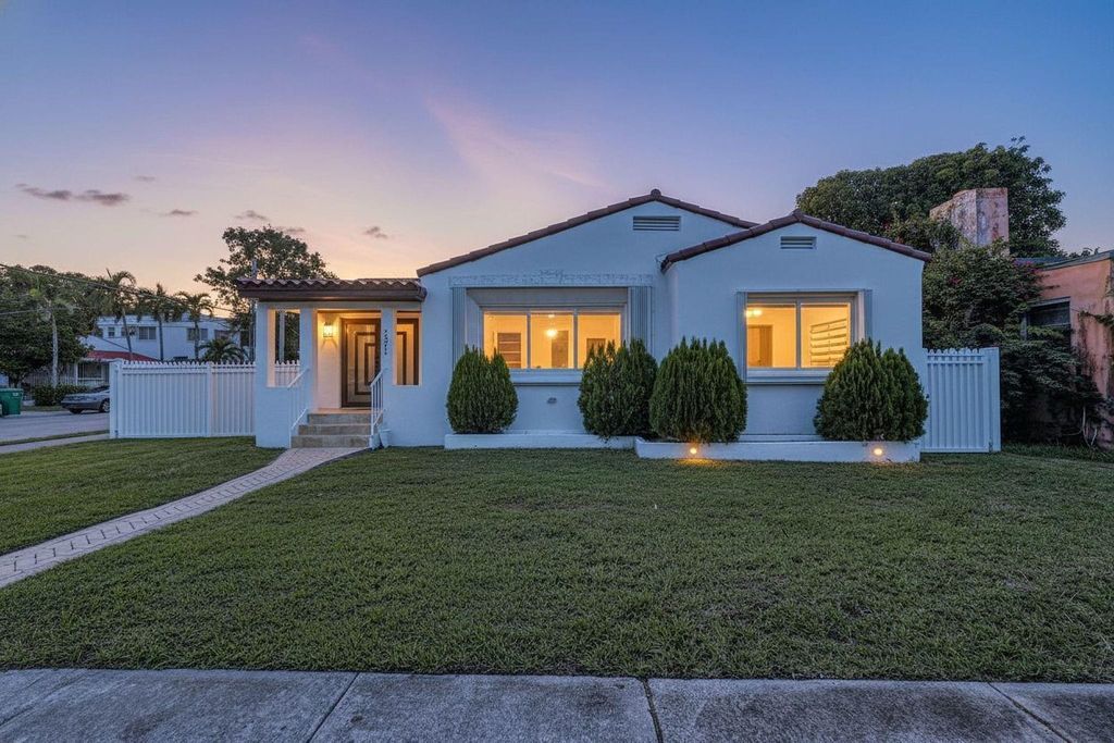 2291 SW 17th St, Miami, FL 33145
