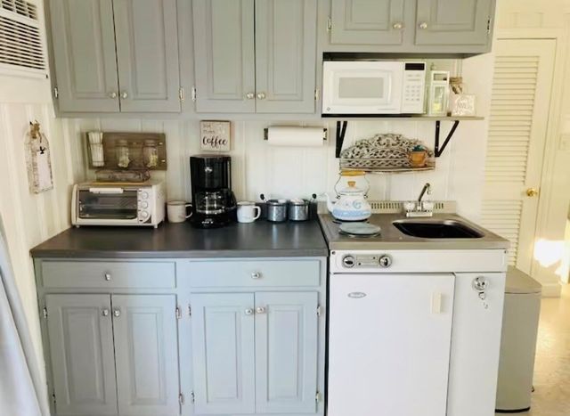 5 Polly Fisk Ln 5, Dennis, MA 02639