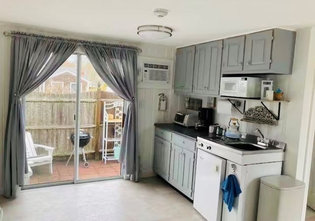 5 Polly Fisk Ln 5, Dennis, MA 02639