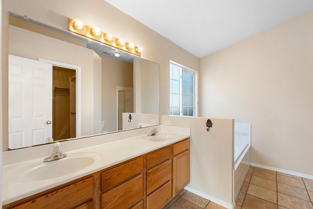 10239 Country Meadows Drive NW, Albuquerque, NM 87114