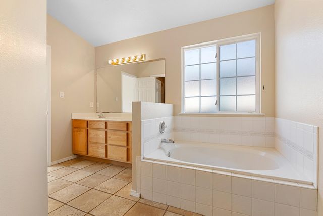 10239 Country Meadows Drive NW, Albuquerque, NM 87114