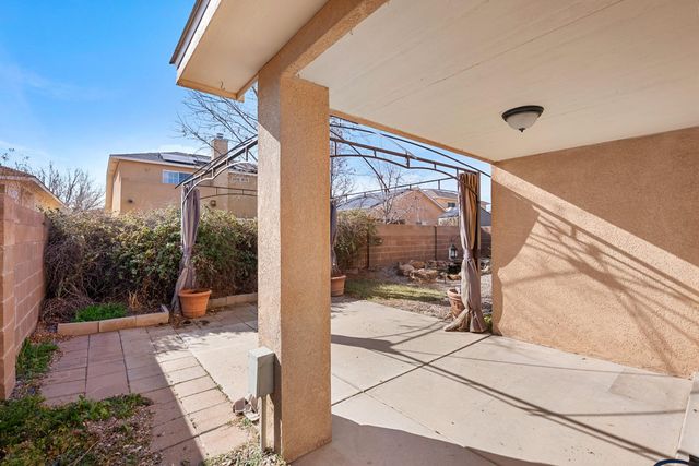 10239 Country Meadows Drive NW, Albuquerque, NM 87114