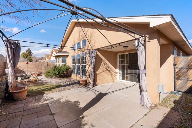 10239 Country Meadows Drive NW, Albuquerque, NM 87114