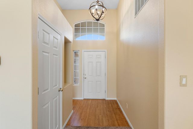 10239 Country Meadows Drive NW, Albuquerque, NM 87114