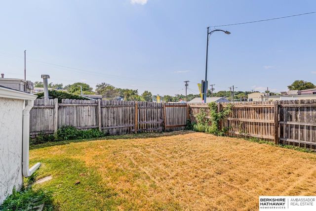 1122 N 46th Street, Omaha, NE 68132
