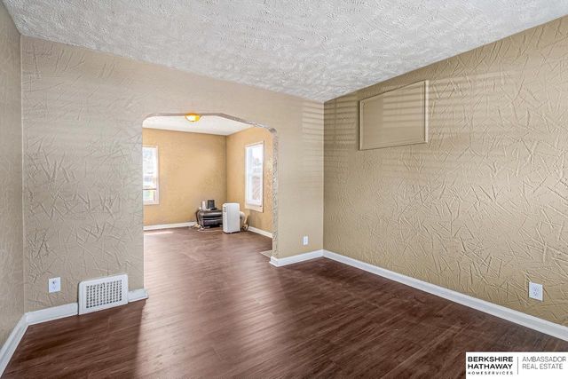 1122 N 46th Street, Omaha, NE 68132