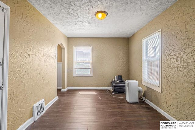 1122 N 46th Street, Omaha, NE 68132