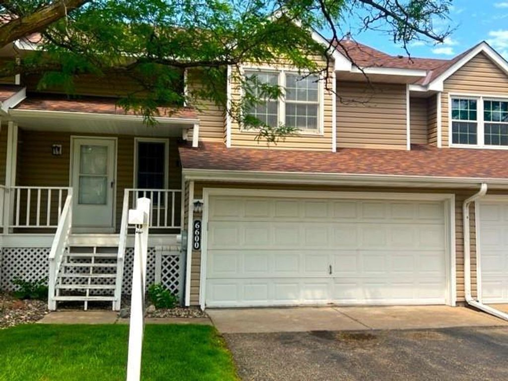 6600 Upper 23rd Street N, Oakdale, MN 55128