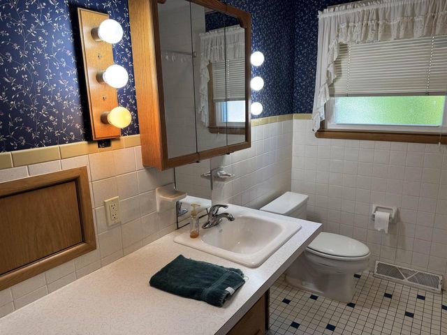 5403 Winnequah Road, Monona, WI 53716