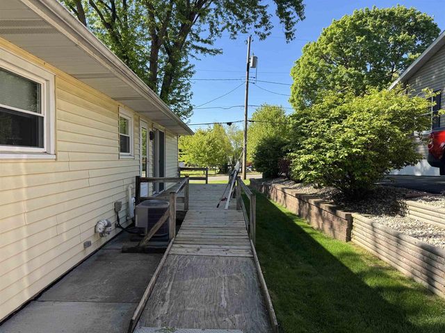 5403 Winnequah Road, Monona, WI 53716