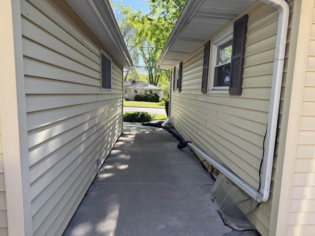 5403 Winnequah Road, Monona, WI 53716