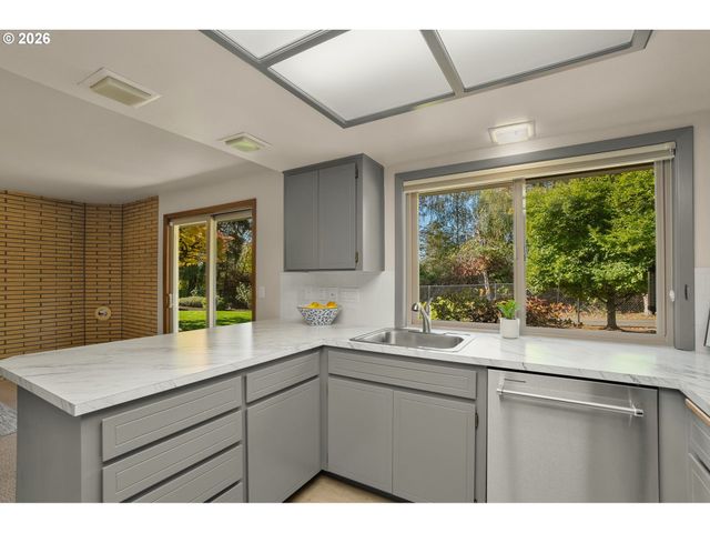8605 Sw 90TH Ave, Portland, OR 97223