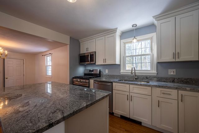 31 Tami Lane, Epping, NH 03042