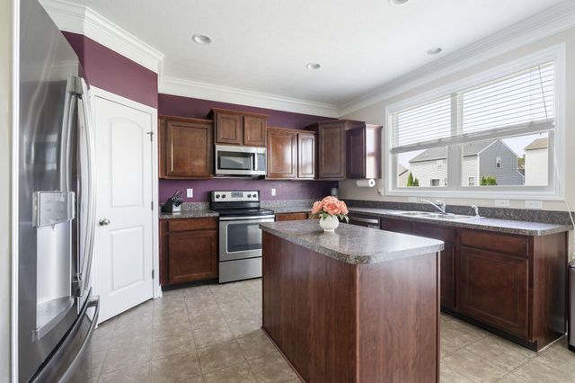 2425 Angelfire Drive, Grove City, OH 43123