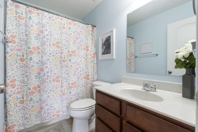 2425 Angelfire Drive, Grove City, OH 43123
