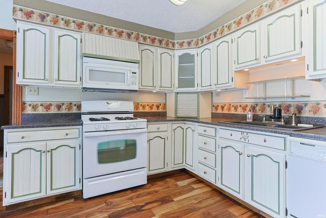 54225 Ash Road, Osceola, IN 46561