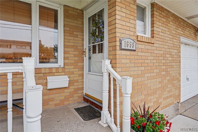 1658 Caravelle Drive, Niagara Falls, NY 14304