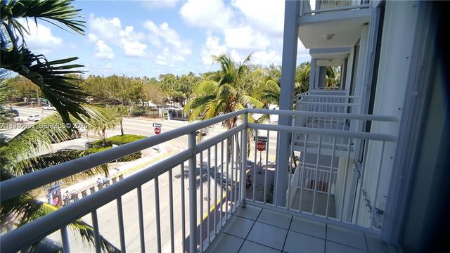 7832 Collins Ave 403, Miami Beach, FL 33141