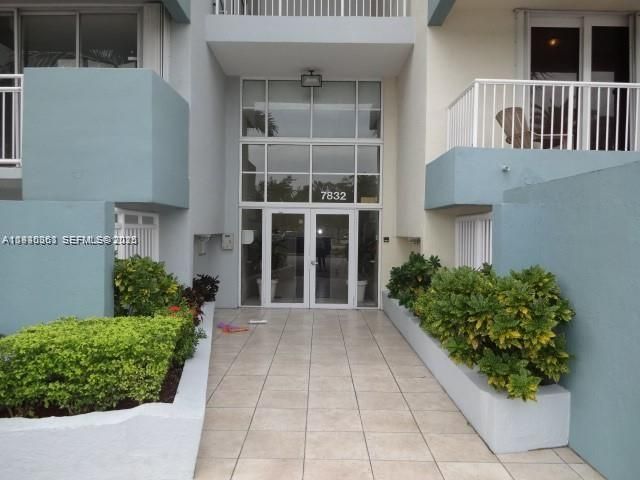 7832 Collins Ave 403, Miami Beach, FL 33141