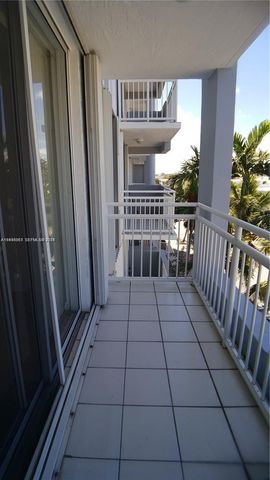7832 Collins Ave 403, Miami Beach, FL 33141