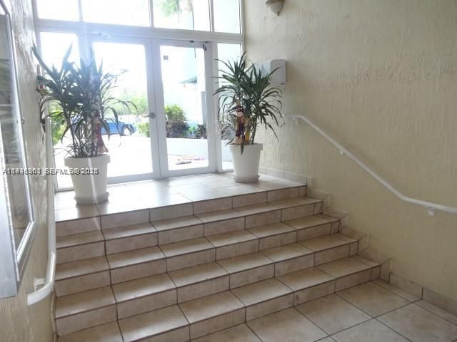 7832 Collins Ave 403, Miami Beach, FL 33141