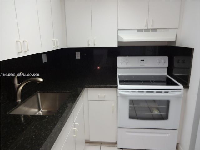 7832 Collins Ave 403, Miami Beach, FL 33141