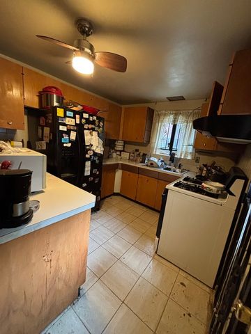 8354 S Kimbark Avenue, Chicago, IL 60619