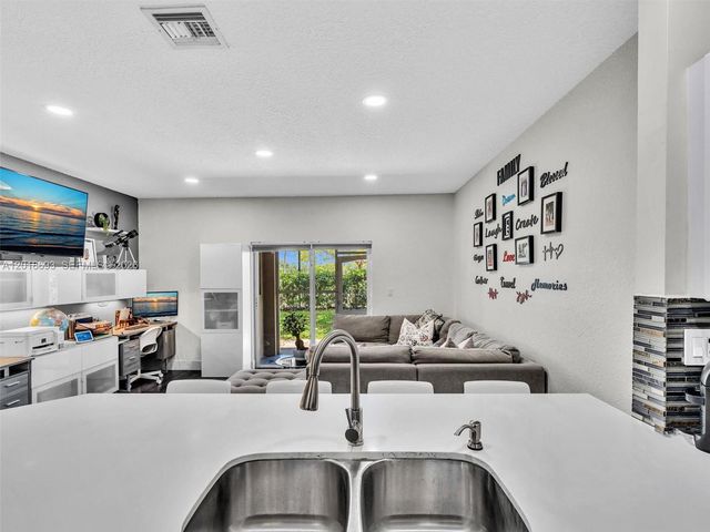 5779 NW 116th Ave 104, Doral, FL 33178