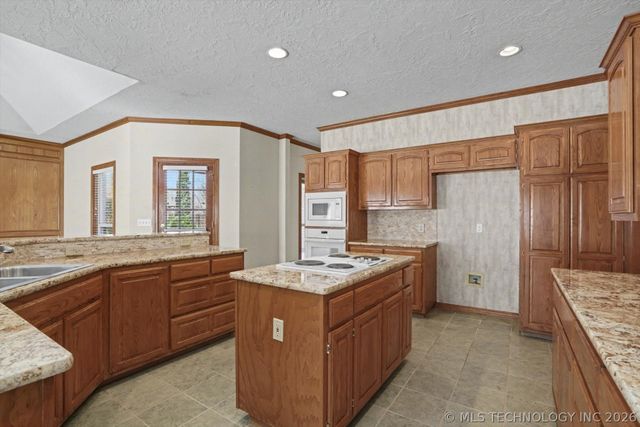 1908 S Palm Avenue, Broken Arrow, OK 74012