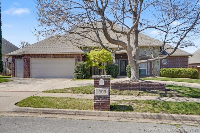 1908 S Palm Avenue, Broken Arrow, OK 74012