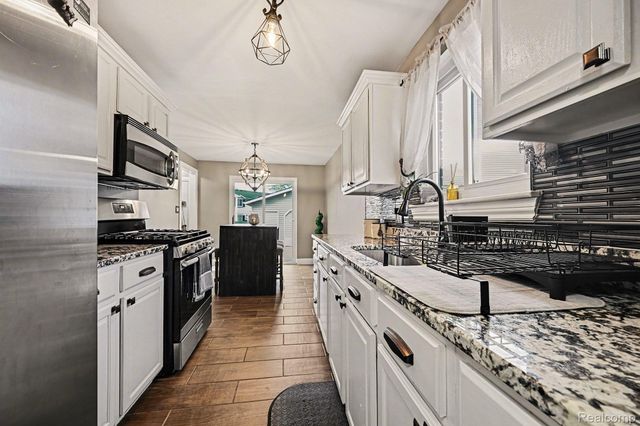 30294 Cherry Avenue, Romulus, MI 48174