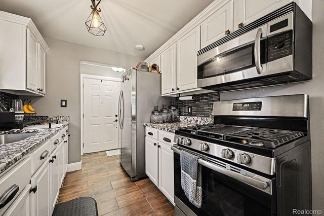 30294 Cherry Avenue, Romulus, MI 48174