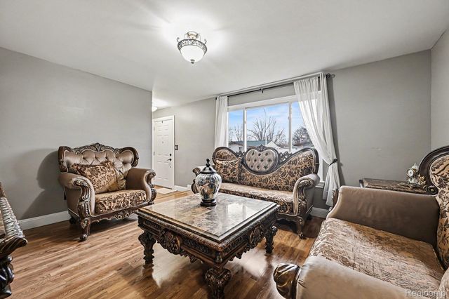 30294 Cherry Avenue, Romulus, MI 48174