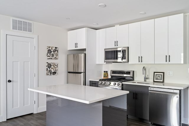 317 Belgrade Ave 207, Boston, MA 02131