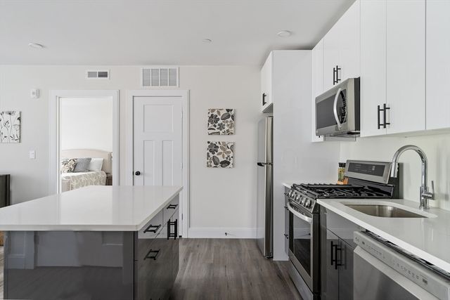 317 Belgrade Ave 207, Boston, MA 02131