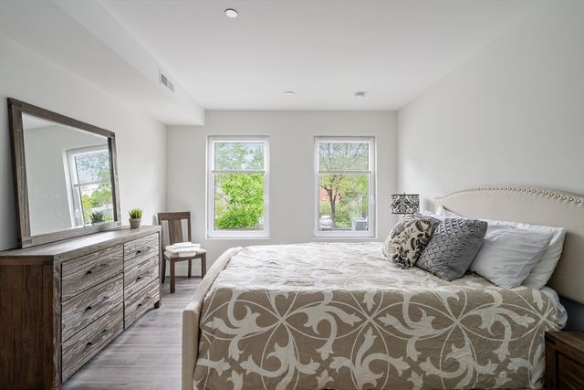 317 Belgrade Ave 207, Boston, MA 02131