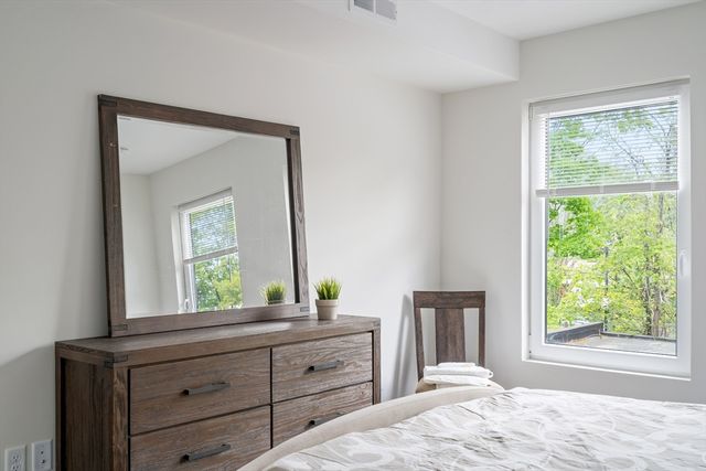 317 Belgrade Ave 207, Boston, MA 02131