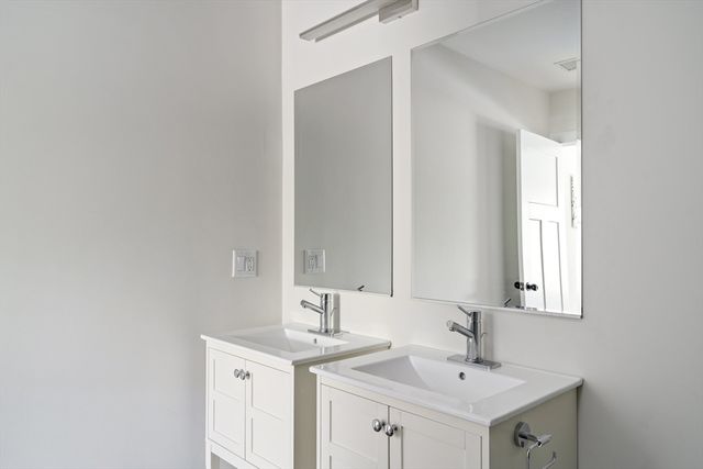 317 Belgrade Ave 207, Boston, MA 02131