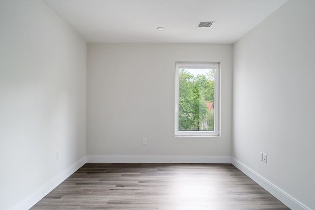 317 Belgrade Ave 207, Boston, MA 02131